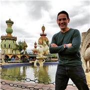 Licenciado en Matemáticas tanto en inglés como en español